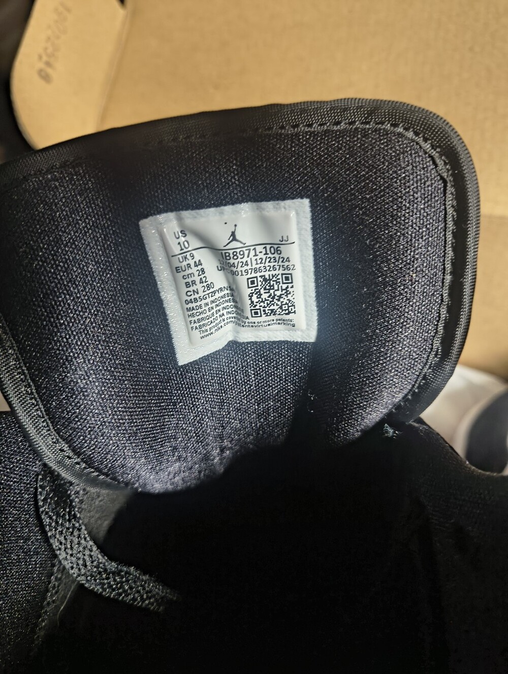 Jordan 1 Low SE - Picture 6 of 9